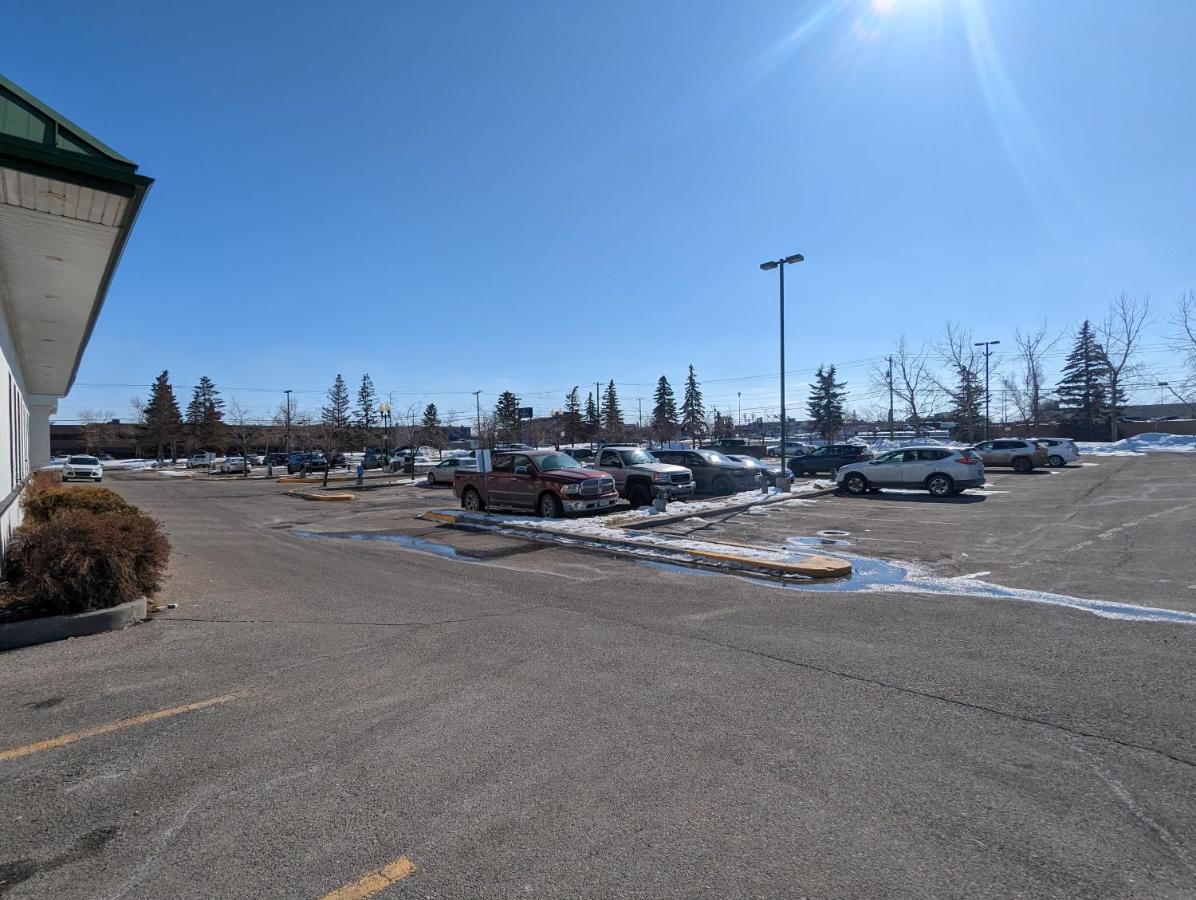 Divya Sutra Plaza And Conference Centre Calgary Airport Otel Dış mekan fotoğraf