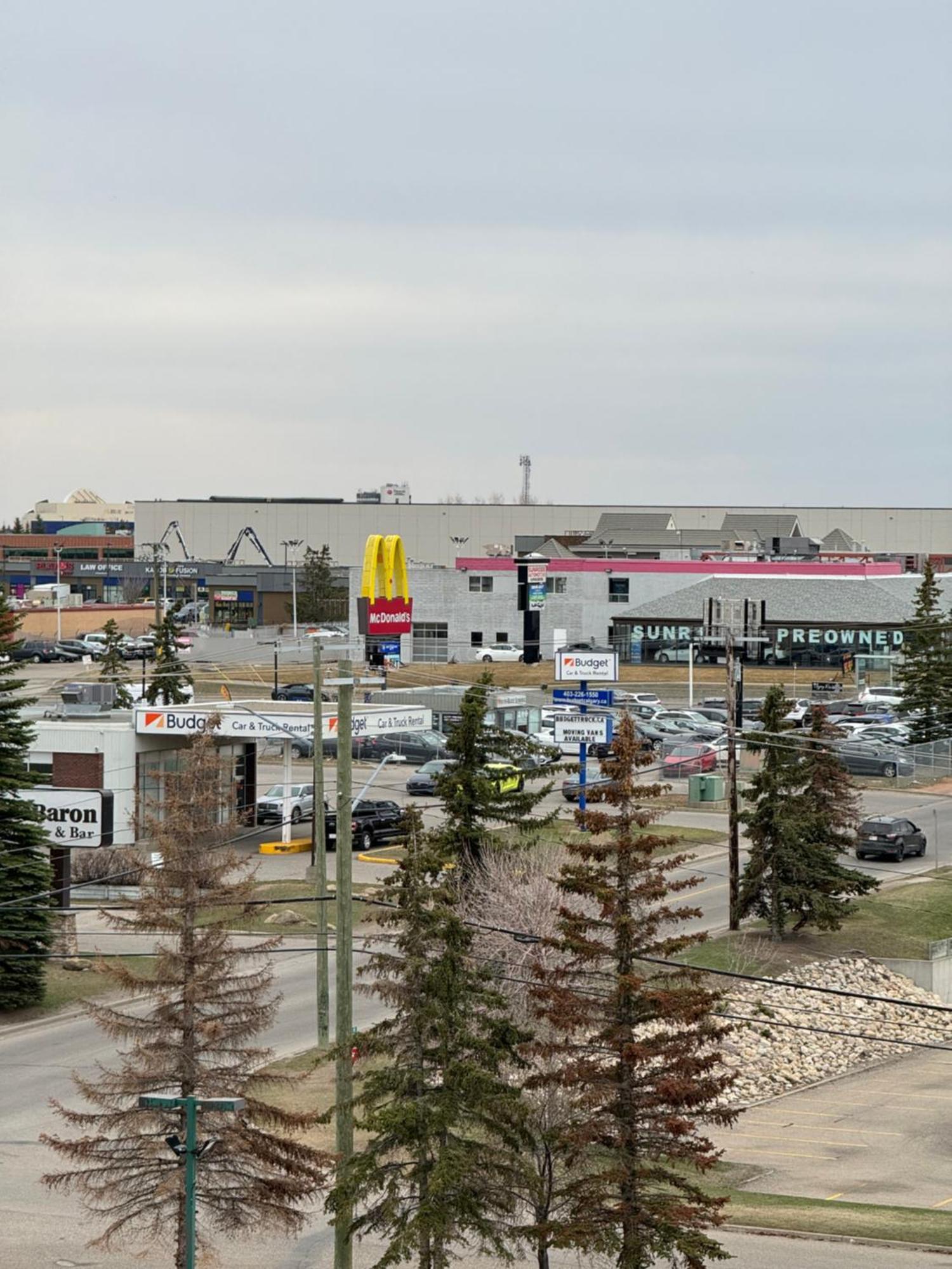 Divya Sutra Plaza And Conference Centre Calgary Airport Otel Dış mekan fotoğraf