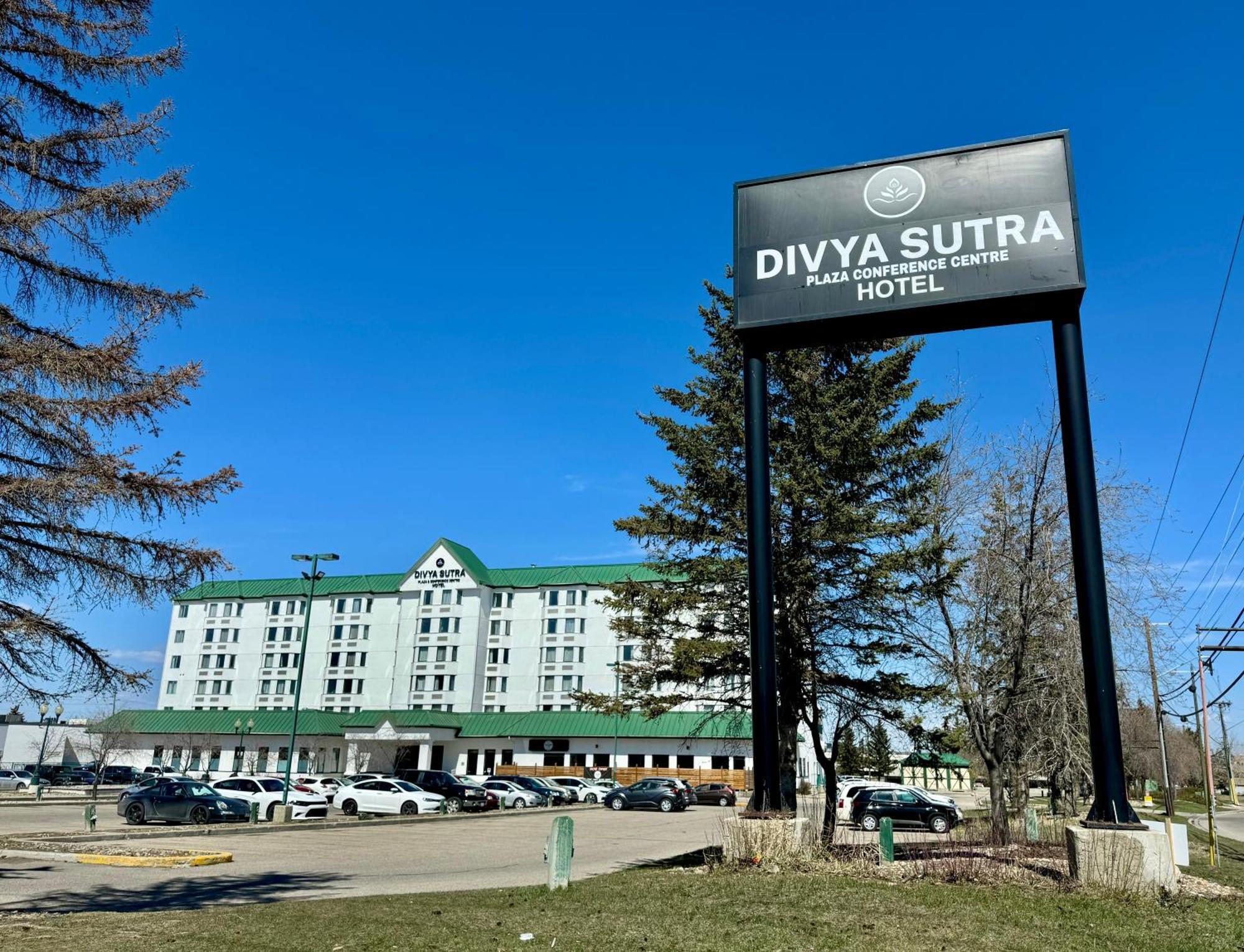 Divya Sutra Plaza And Conference Centre Calgary Airport Otel Dış mekan fotoğraf