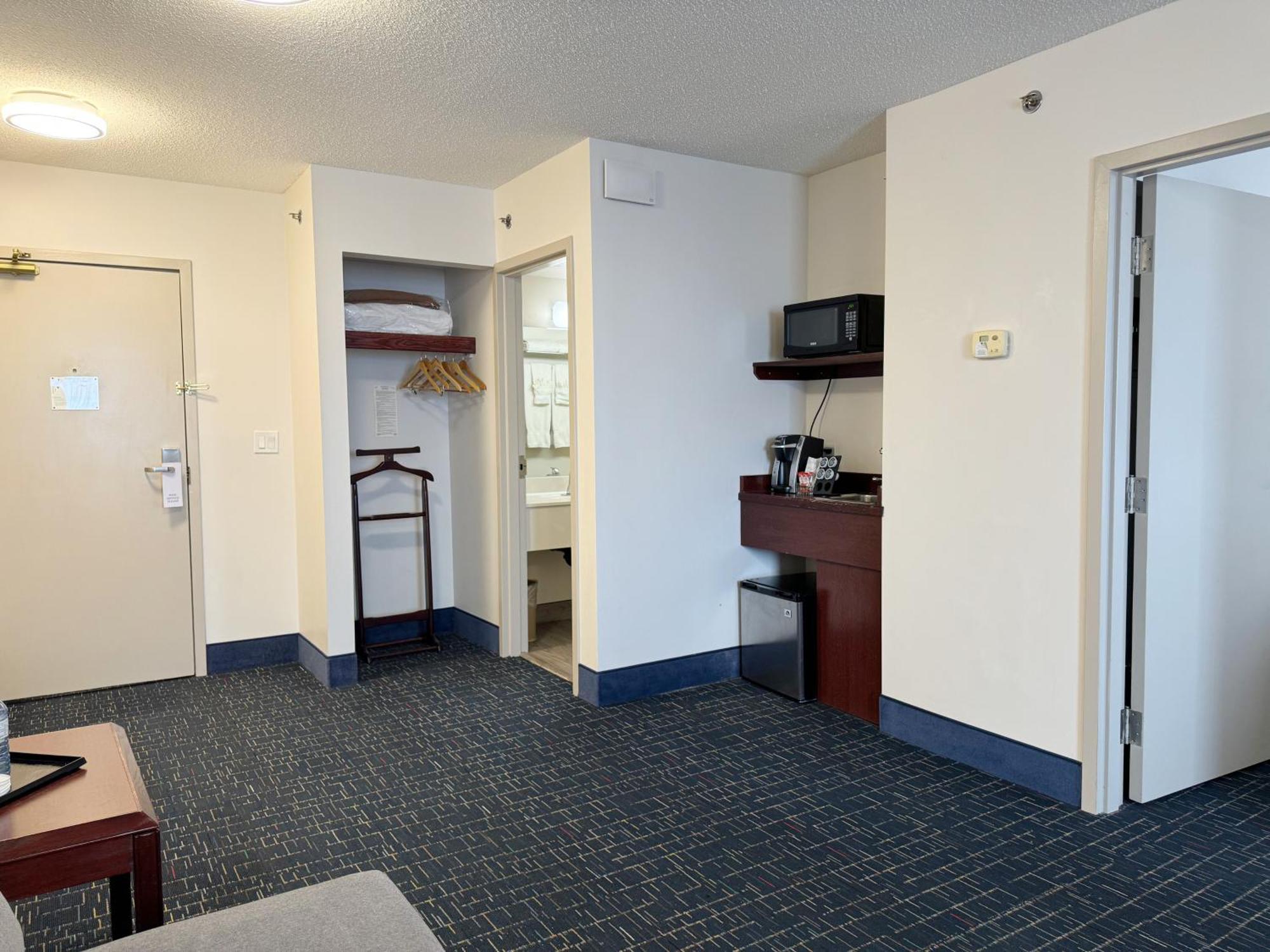 Divya Sutra Plaza And Conference Centre Calgary Airport Otel Dış mekan fotoğraf