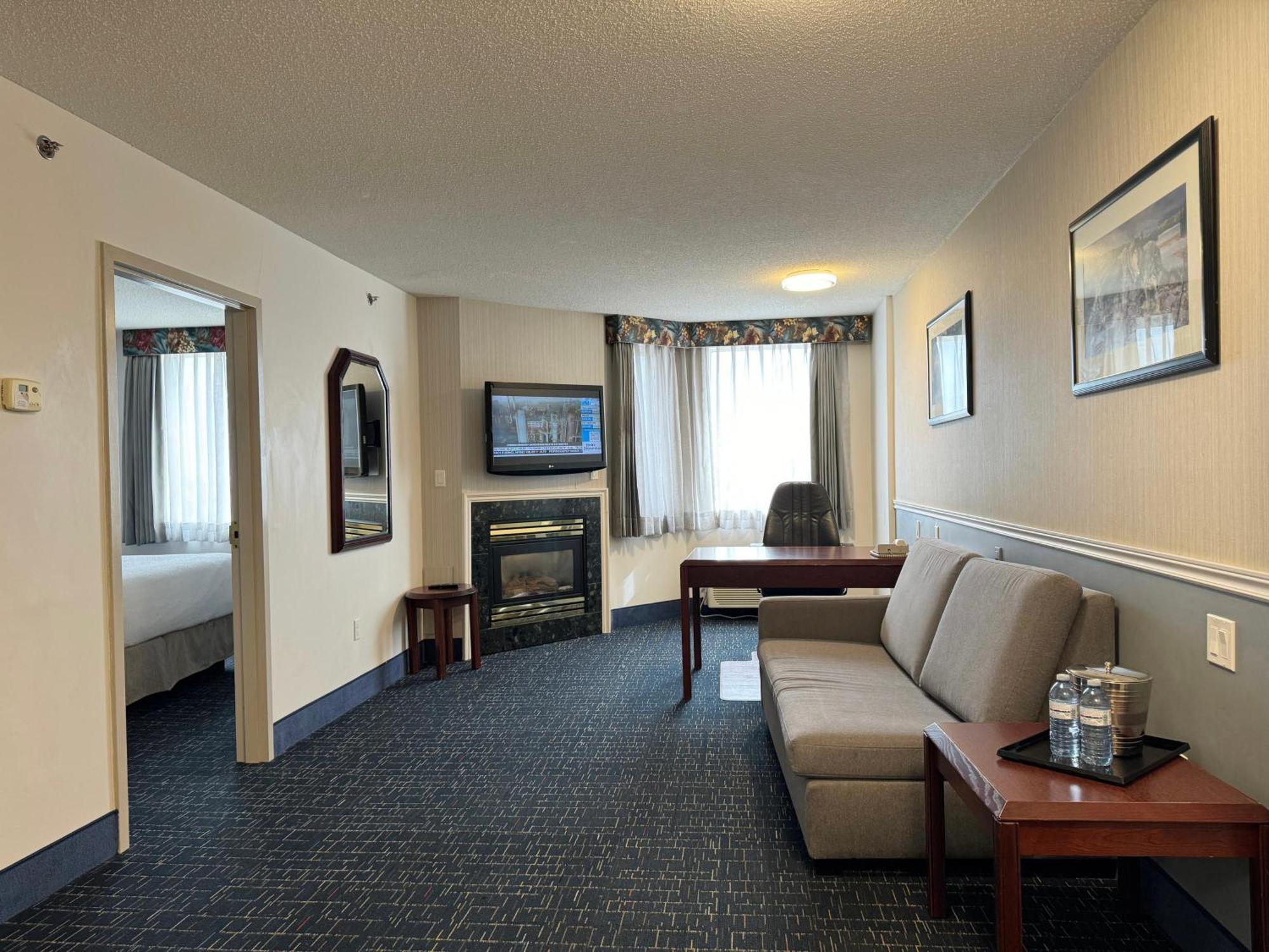 Divya Sutra Plaza And Conference Centre Calgary Airport Otel Dış mekan fotoğraf