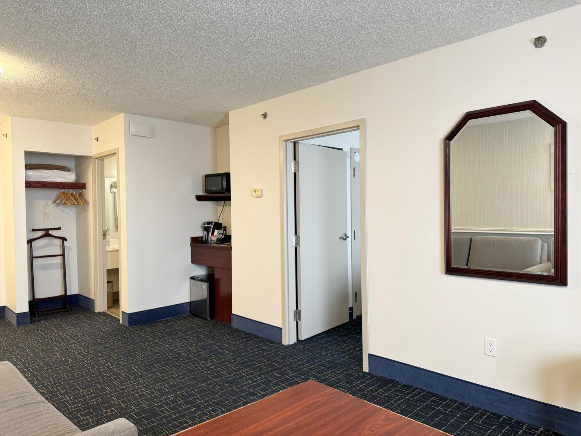 Divya Sutra Plaza And Conference Centre Calgary Airport Otel Dış mekan fotoğraf