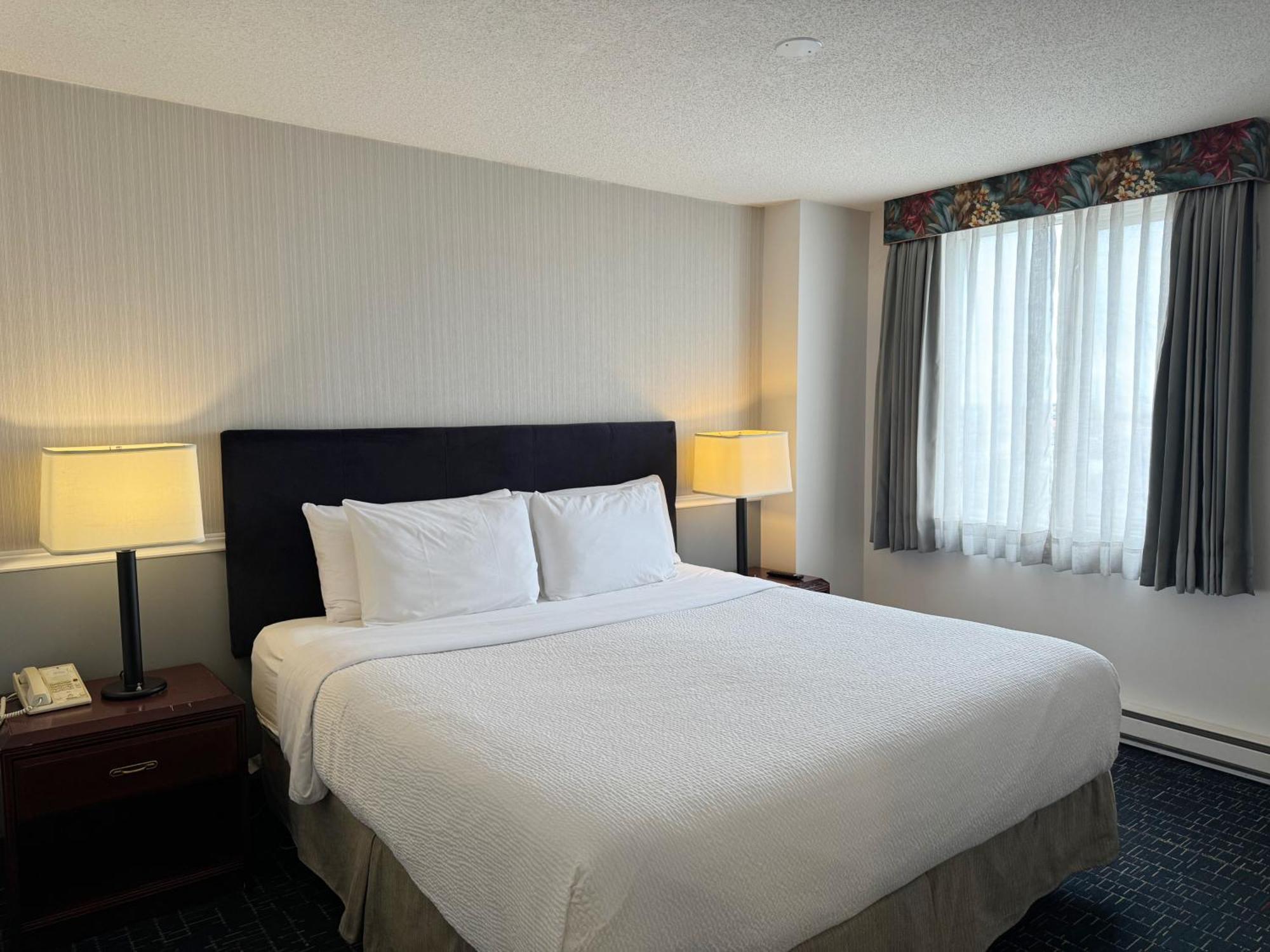 Divya Sutra Plaza And Conference Centre Calgary Airport Otel Dış mekan fotoğraf