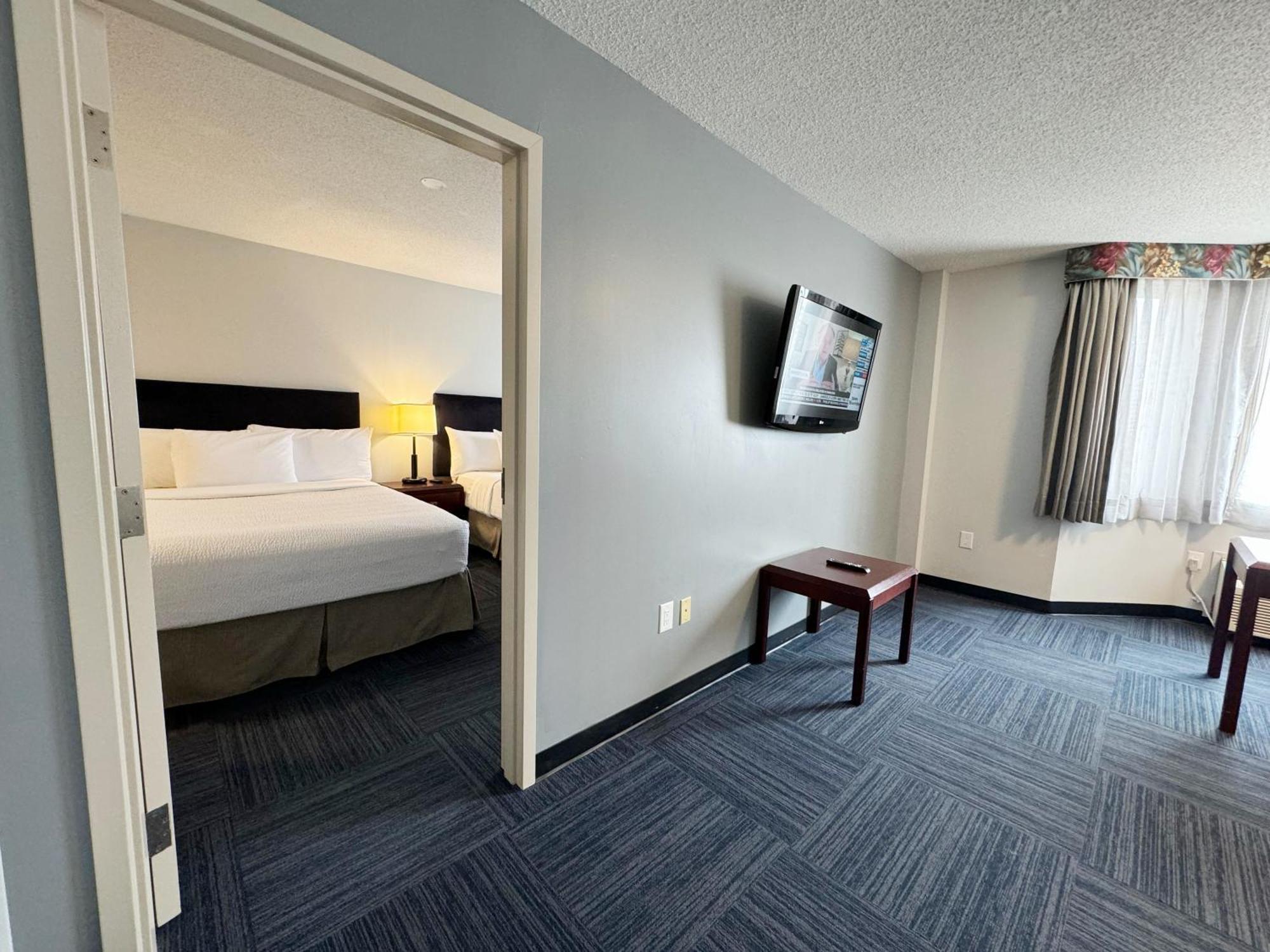 Divya Sutra Plaza And Conference Centre Calgary Airport Otel Dış mekan fotoğraf