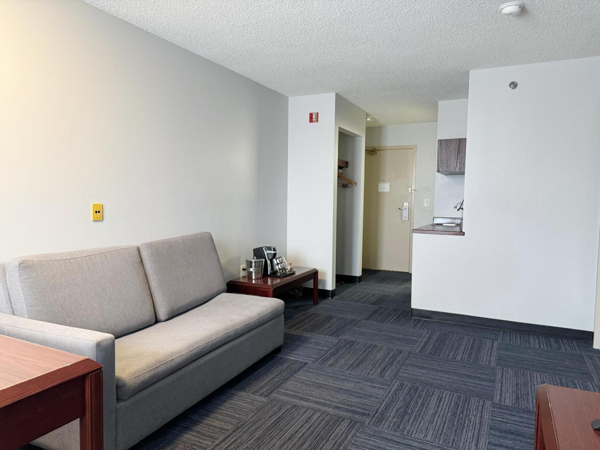 Divya Sutra Plaza And Conference Centre Calgary Airport Otel Dış mekan fotoğraf