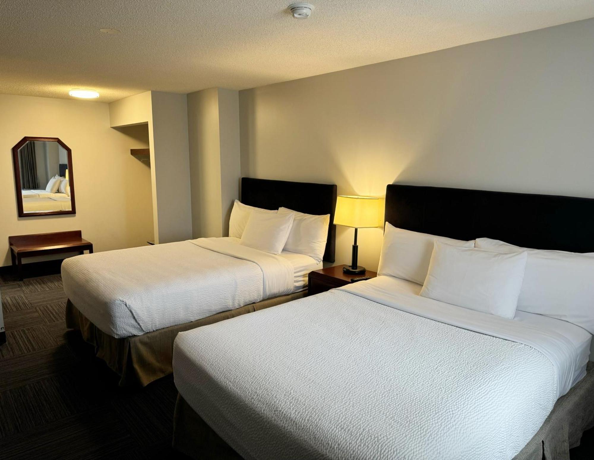 Divya Sutra Plaza And Conference Centre Calgary Airport Otel Dış mekan fotoğraf