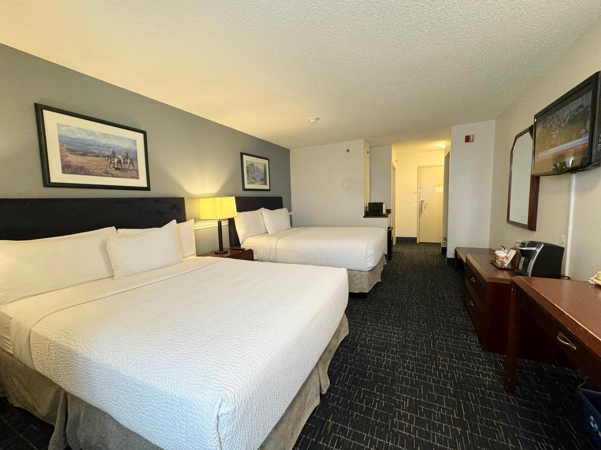Divya Sutra Plaza And Conference Centre Calgary Airport Otel Dış mekan fotoğraf
