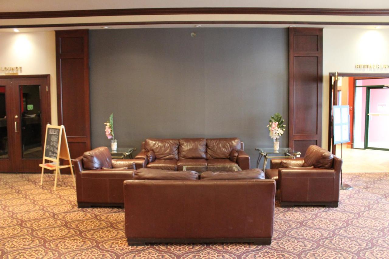 Divya Sutra Plaza And Conference Centre Calgary Airport Otel Dış mekan fotoğraf
